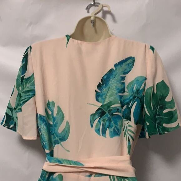 LULU ‘S VILLA MARIA PINK LEAF WRAP DRESS 4‎ - Picture 3 of 7